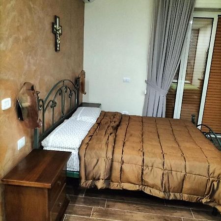 Apartamento La Dimora Di Alex Nápoles Exterior foto